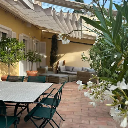 Avec 2 Terrasses Au Coeur Du Village De